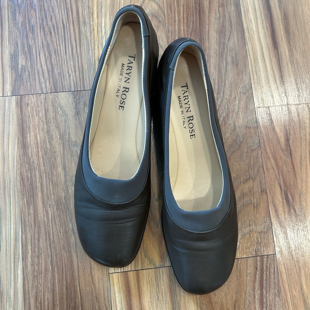 Taryn Rose Women's Dark Brown Leather Flats